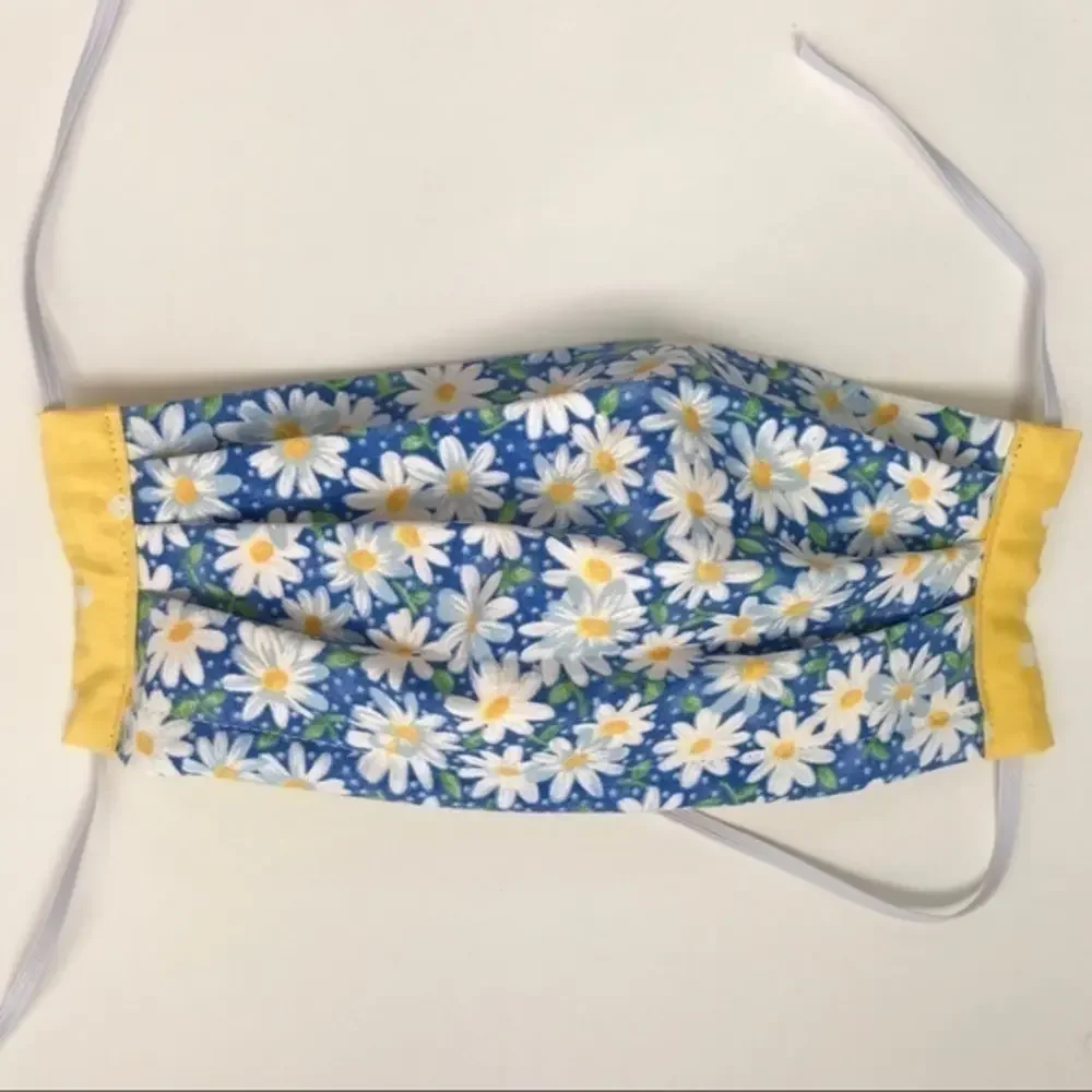 Free with‎ bundles over $75 Daisy floral cloth mask face cover